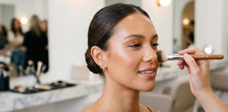 Finiš, který ti dodá život: Jak správně nanášet produkty a vykouzlit sunkissed vzhled